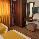 Golden Carven Hotel