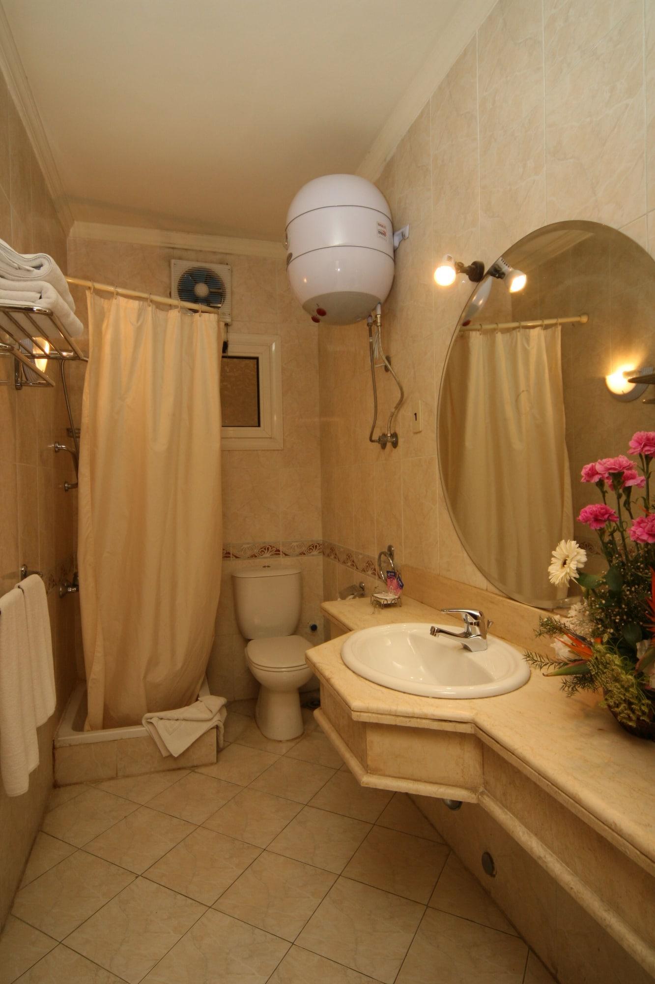 Golden Carven Il Cairo