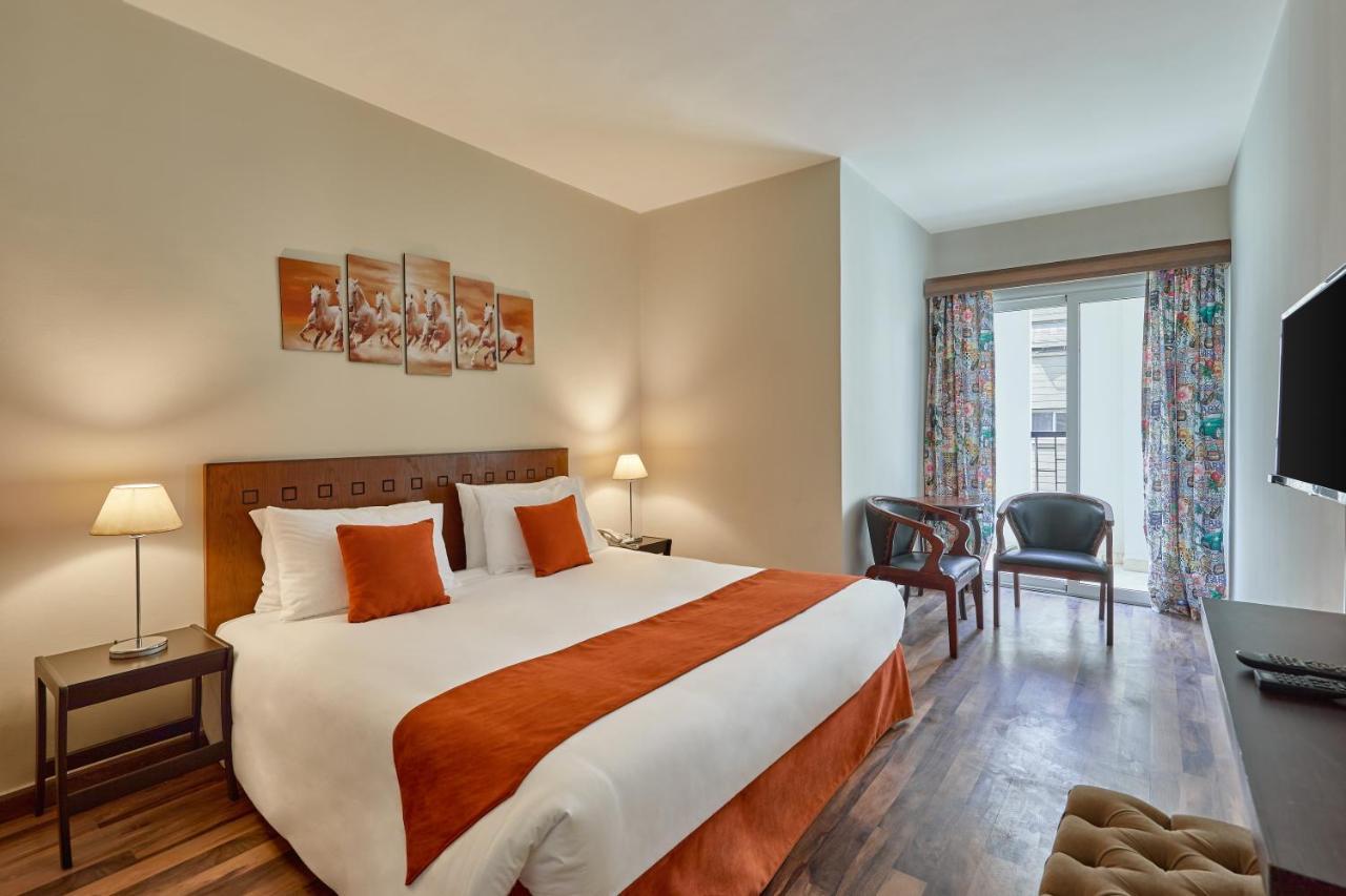 Golden Carven Hotel